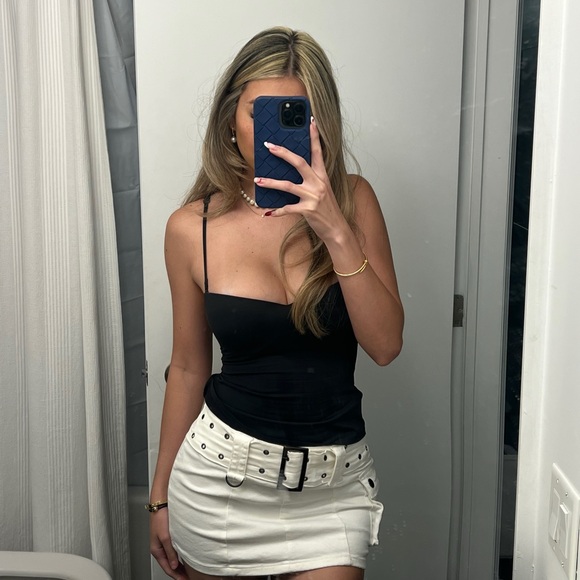 VIRAL Edikted White Mini Skirt - Picture 2 of 4